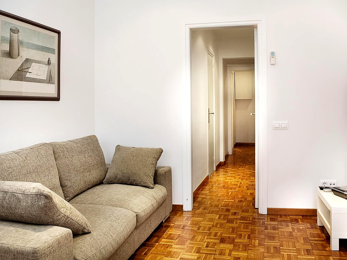 Top Airbnb: Classbedroom Sagrada Familia Apartment in El Camp De L'arpa Del Clot