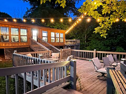 Lakefront Dream w/Huge Deck & Dock [“Bass” Cabin]
