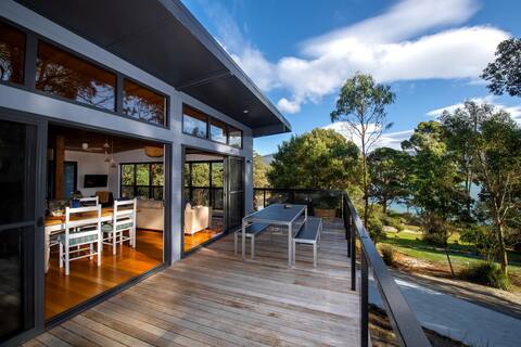 Adventure Bay Beach House, Bruny Island