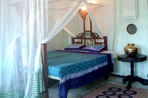 Stone Town studio apartment "Green"