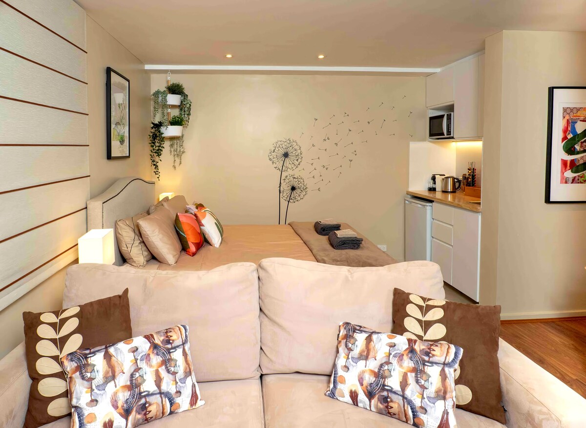 Erfolgreiche Airbnb-Immobilie: Modern Studio, Minutes to City Ferry in Sydney
