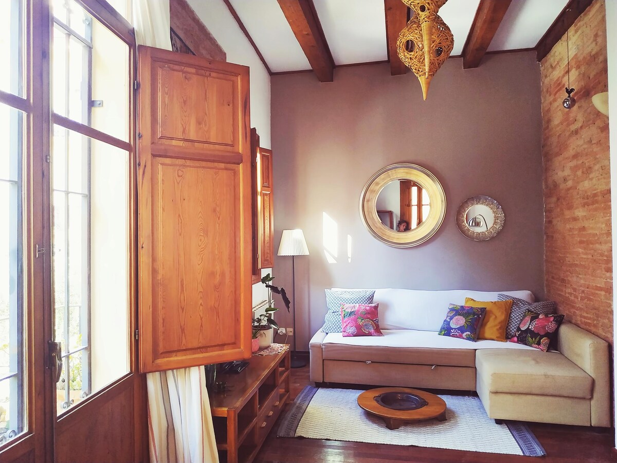 Leistungsstarkes Airbnb: Light, comfort, and authenticity in the historic center in Ciutat Vella
