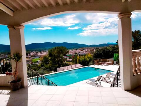 Exceptional Family Villa: Quiet & Sublime View