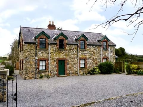 Beautiful stone cottage close to Centre parcs