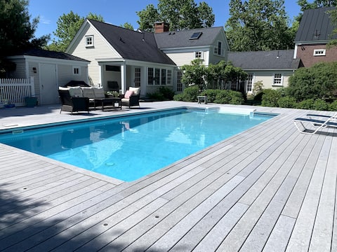 Dog Friendly Midcoast Cape