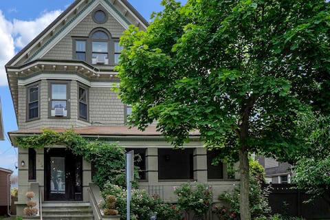 Great Location just blocks from Beach and Town