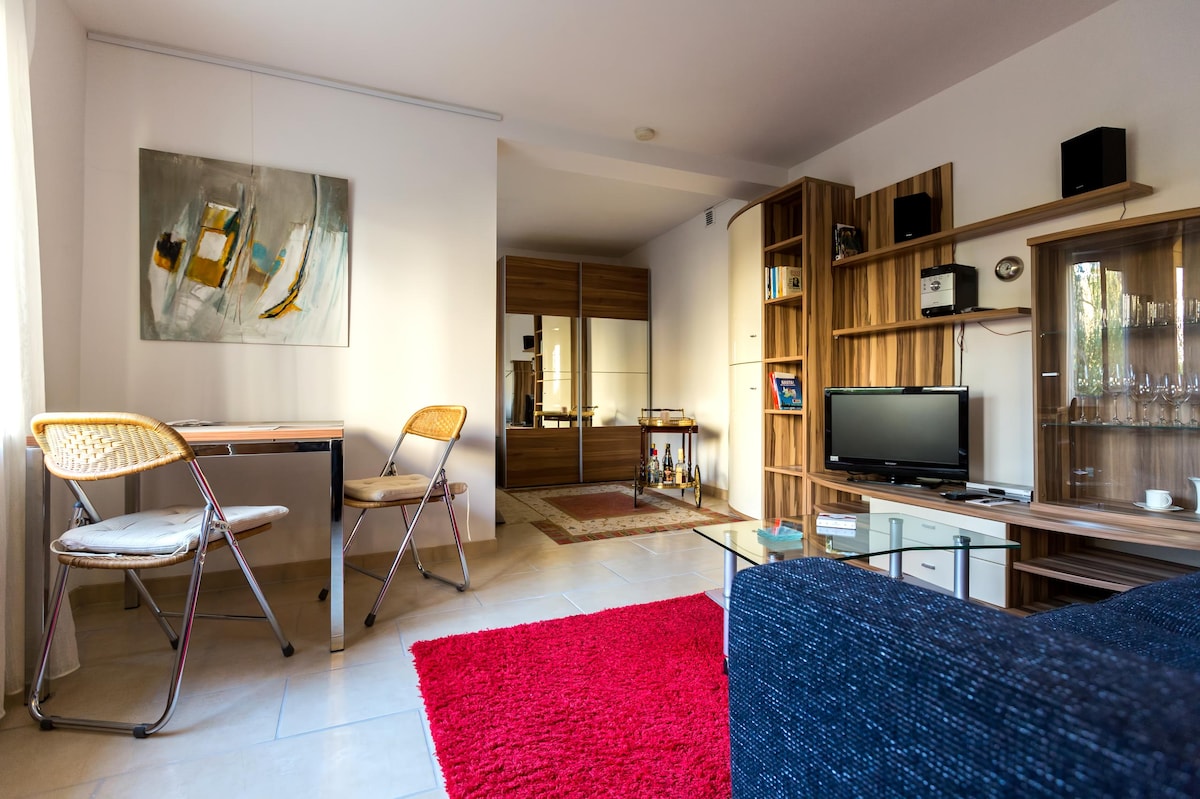 Successful Airbnb property: Gardenbungalow central modern quiet in Bonn