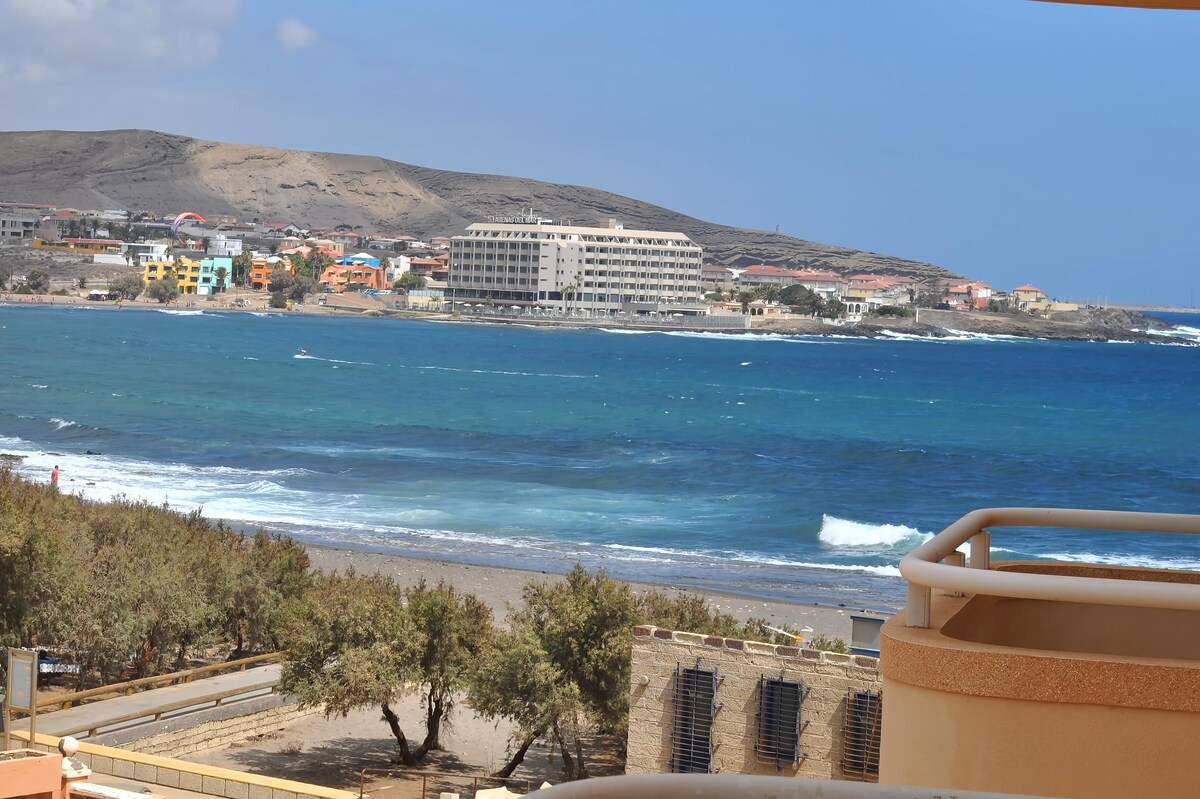 Successful Airbnb property: Médano:near the sea, balcony overlooking 2 beaches in Granadilla De Abona