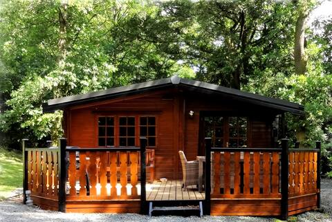 Blelham Tarn (Rustic cabin in tranquil woodland)
