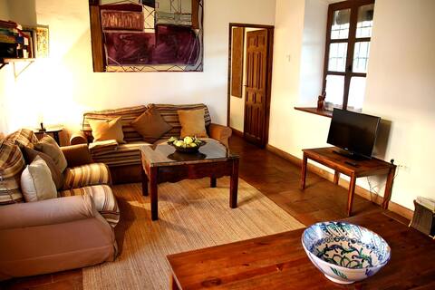 Charming house just 3 km from Granada | Apt Cuadra