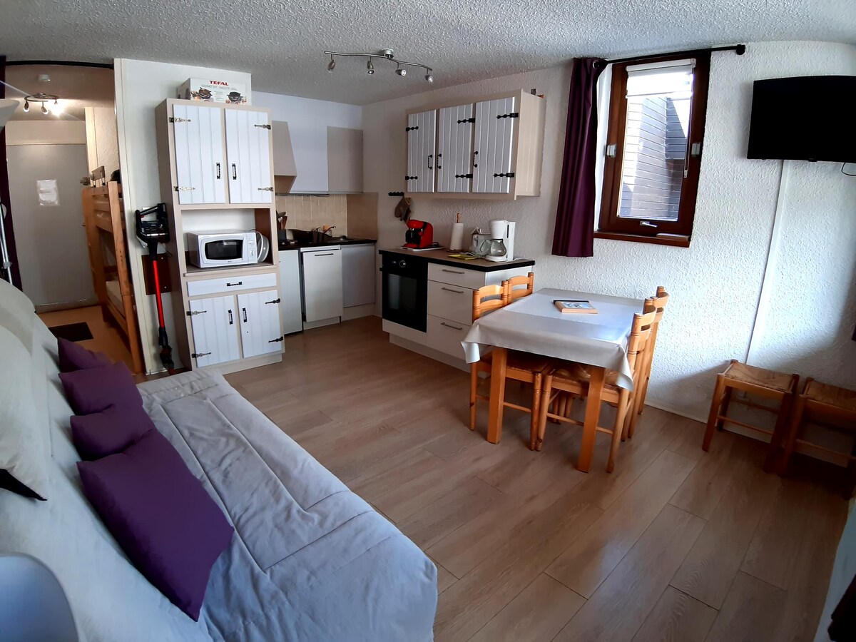 Top performing Airbnb: Studio in the heart of the Super-Besse resort in Besse Et Saint Anastaise