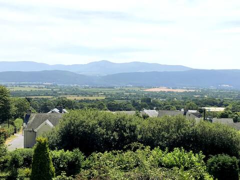 Spacious Tipperary 4 bedroom house great views