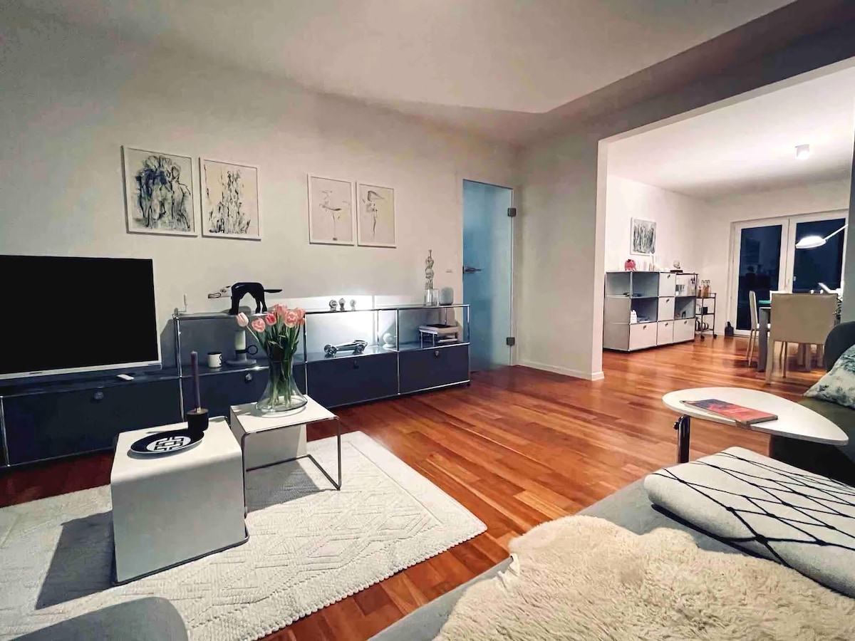Propriété Airbnb réussie: Designer apartment with top amenities in the city center à Lehen