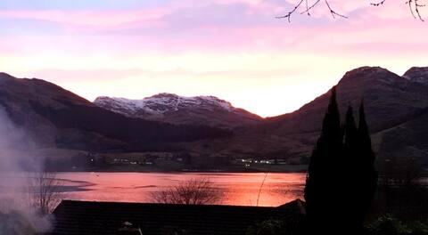 Beautiful home on the banks of Loch Goil