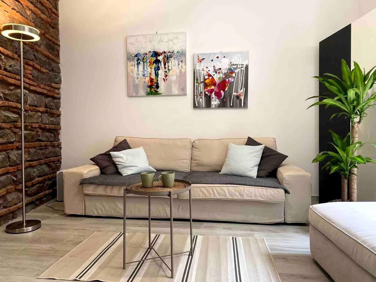 Top Airbnb: Apt Alfonzetti-5 min to Central train &bus station à Sicilia