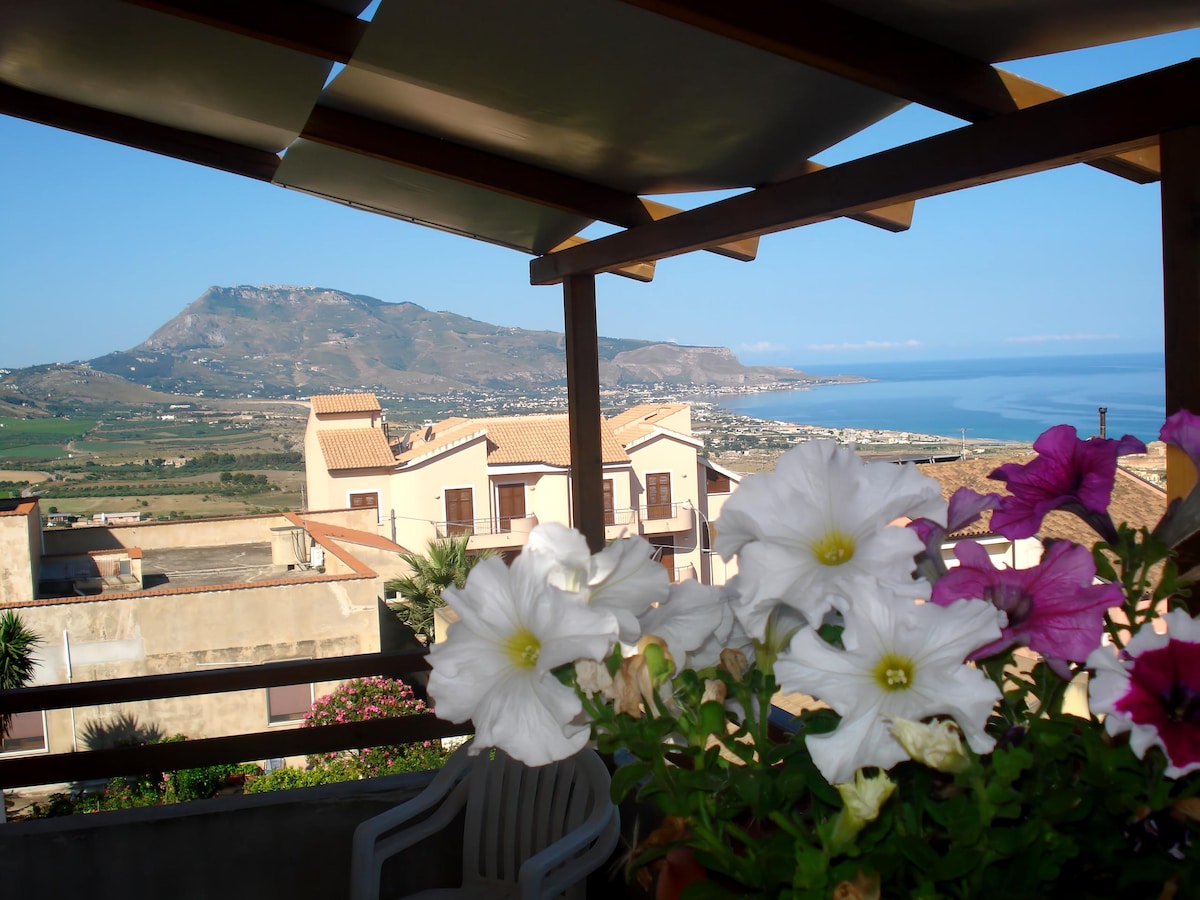 Annuncio Airbnb popolare: Studio + Terrace with a sea view! a Custonaci