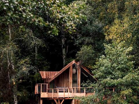 Casa Slow with a heated pool by the lake