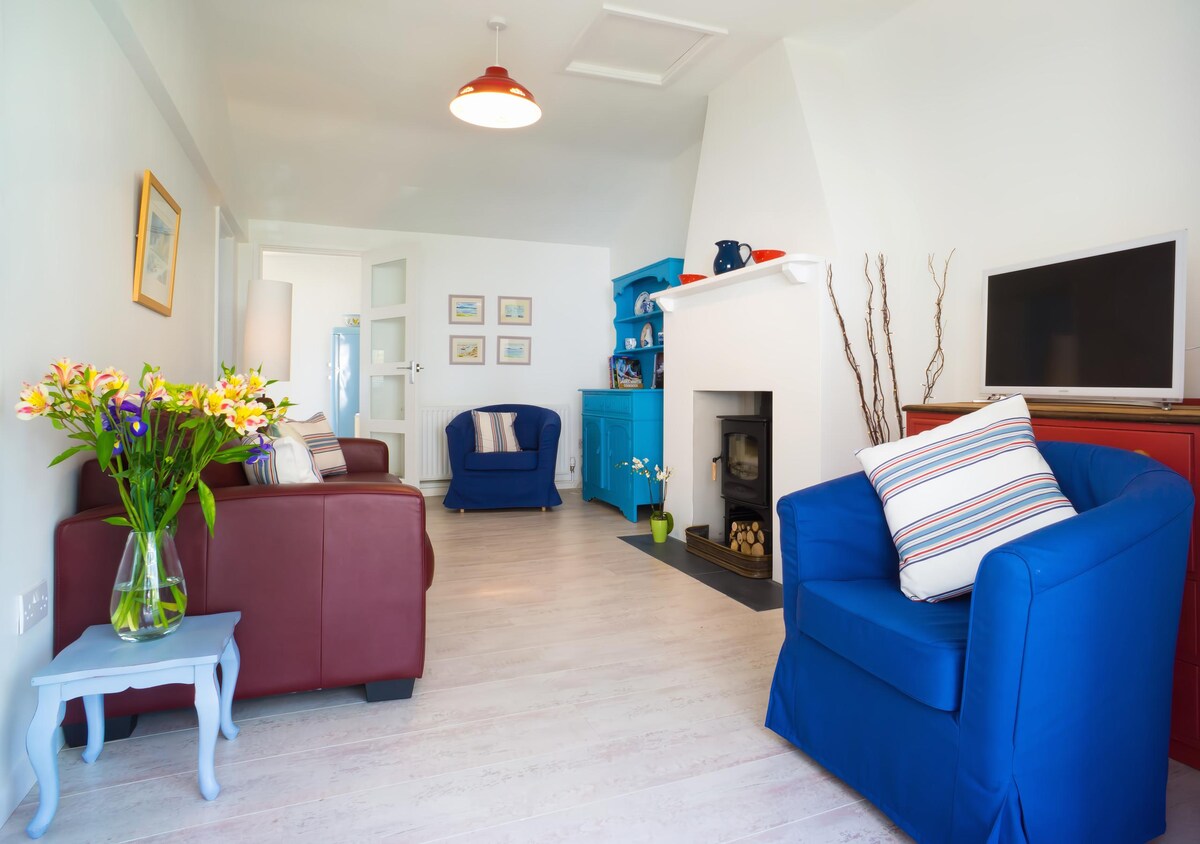 Top Airbnb: Homestead Riverside Cabin in Lyme Regis in Lyme Regis