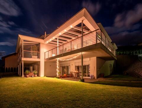 Big modern flat: amazing view on the vineyard