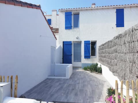 Top Airbnb: Rental 2/3 people with their toes in the sand in L'épine