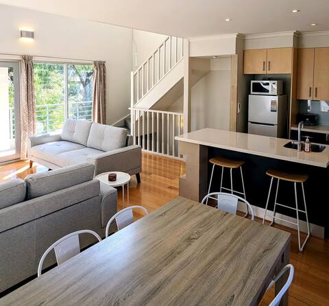 Bright & Conveniently Located Townhouse