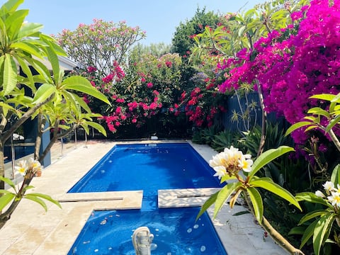 Hilton house, pool & spa close to Fremantle, beach