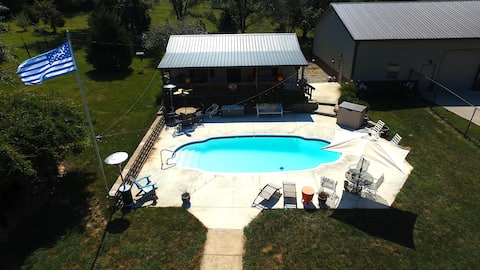 1 of a Kind Guesthouse on 4 Acres. Dogs allowed