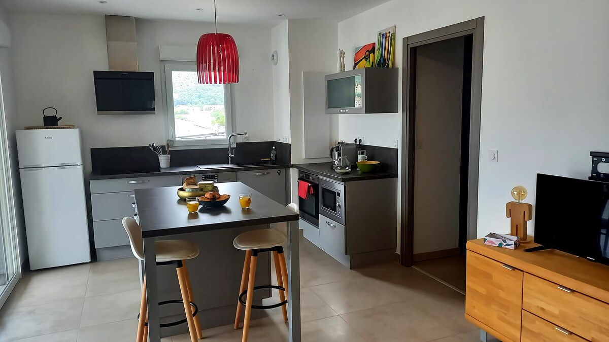 Top Airbnb: Air-conditioned large terrace with view and parking in Corte