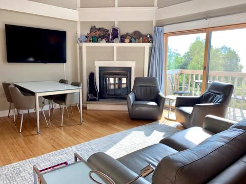 Applewood 205, Private Condo, Bridge & Water Views
