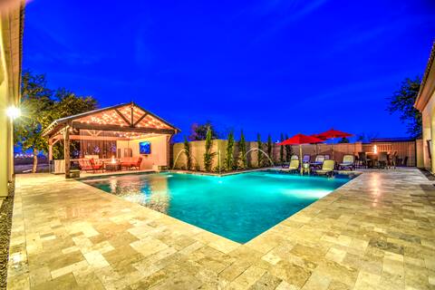 Grand Resort 4,000sq ft. 1 Acre of Privacy!