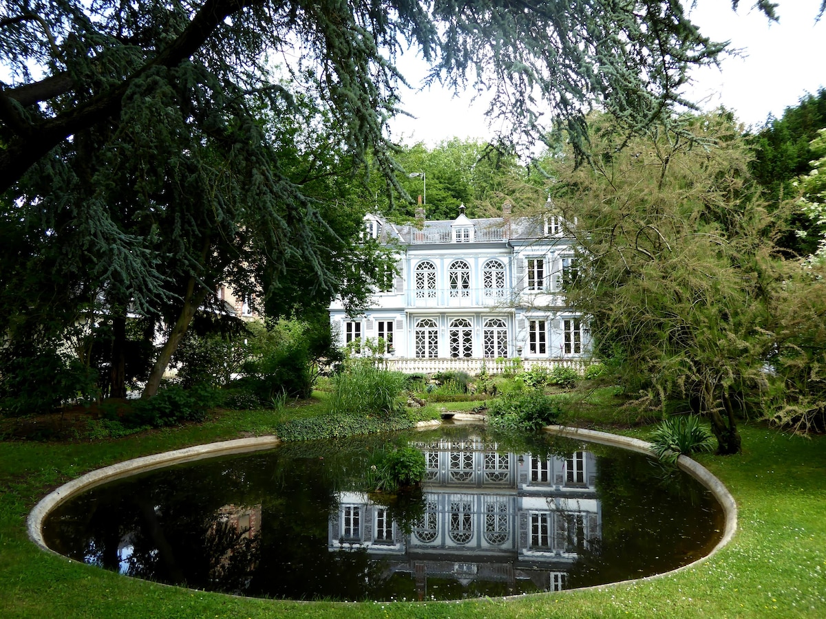 Successful Airbnb property: Elegant house in a unique setting – 55 m² – Swimming pool in Chartres