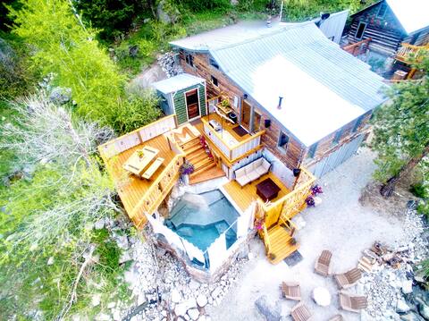Merrifield Cabin on Creek & Private Hot-Springs