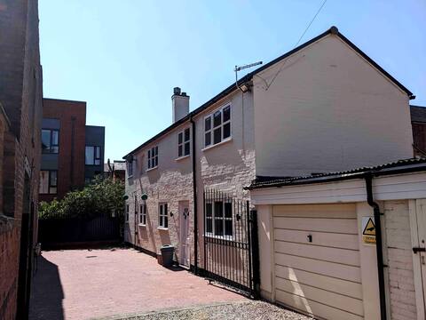 5 Bedroom House in Center of Royal Leamington Spa