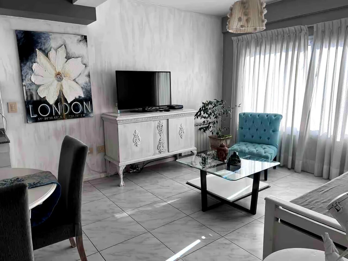 Top Airbnb: A high-end apartment with a bright pool and garage in Ciudad De Mendoza