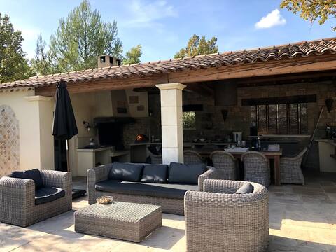 Very nice house with pool in a 4000 m2 garden