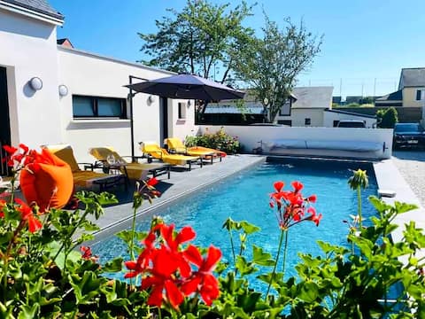 Lovely contemporary villa with quiet pool