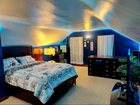 Comfy Attic bedroom in Phillipsburg