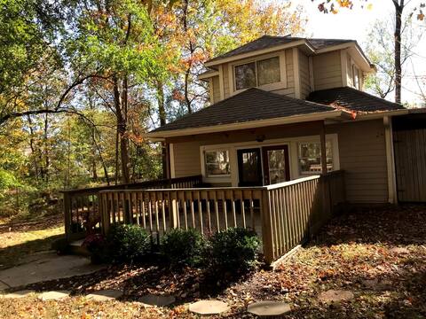 Cozy Guest House in the Big Woods