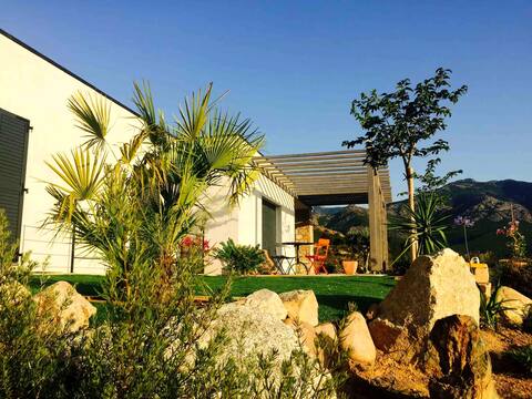 Modern villa of 130 m2 between sea and river