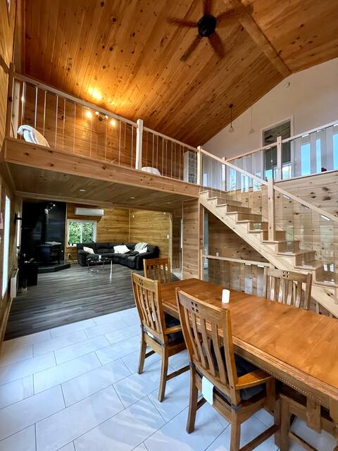 Peaceful 4 bedroom waterfront cottage