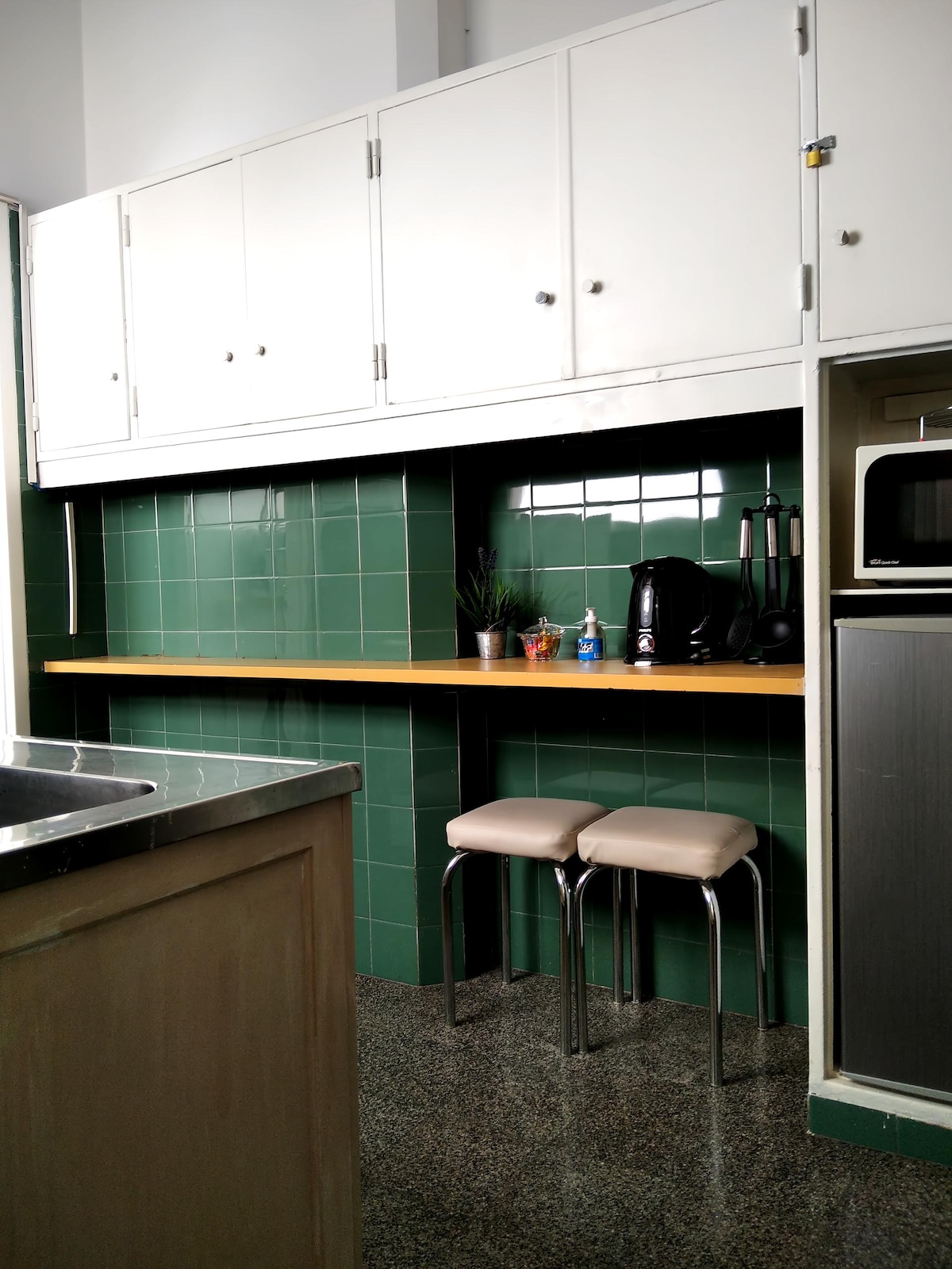 Top Airbnb: Beautiful apartment annex with independent entrance. in Retiro