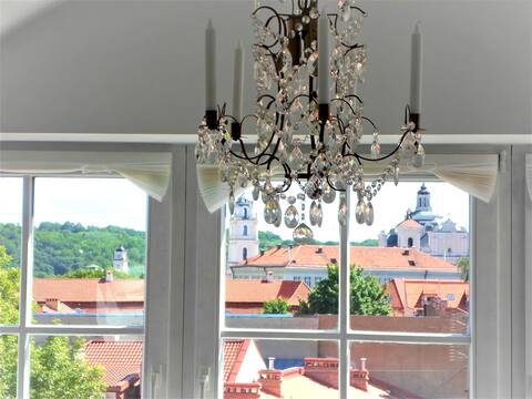 Old Town Luxury 3bdr Apartment. Free parking