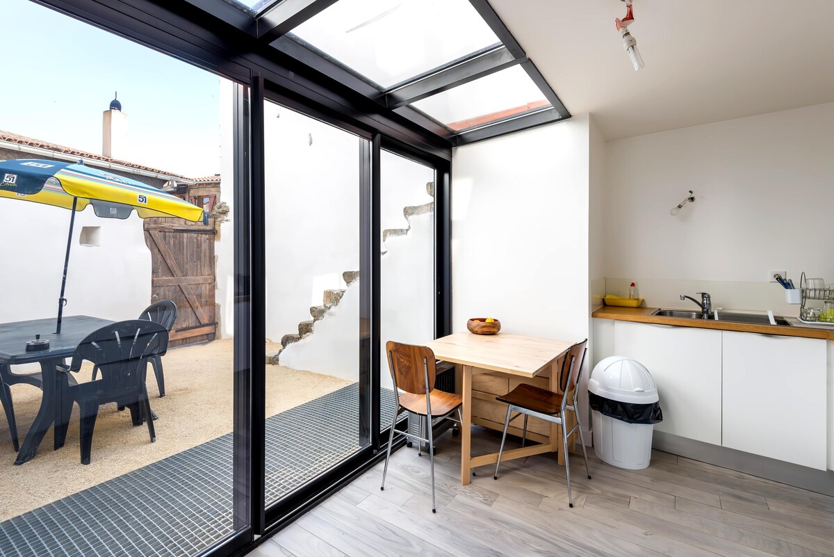 Top Airbnb: Beautiful studio with inner courtyard a Diocèse De Saint étienne