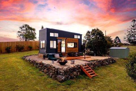 Mountain top tiny home - Hideaway in the country.