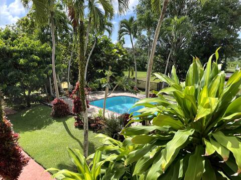Large Group House w/Big Private Pool, East Side
