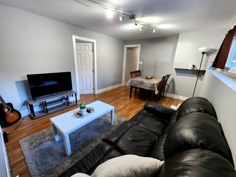 Cozy basement suite on the bench