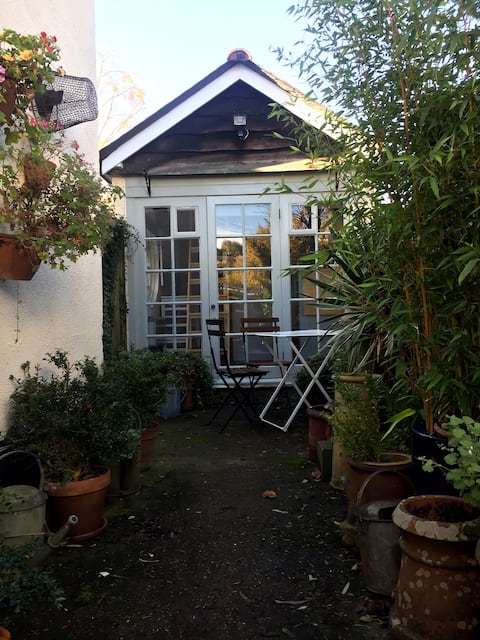 Top Airbnb: Quaint quirky compact and self-contained in Greater London