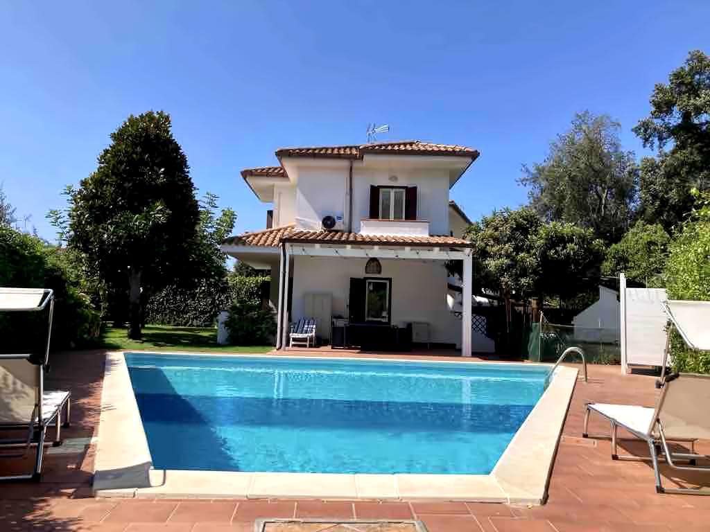 Villa with private pool in Sabaudia