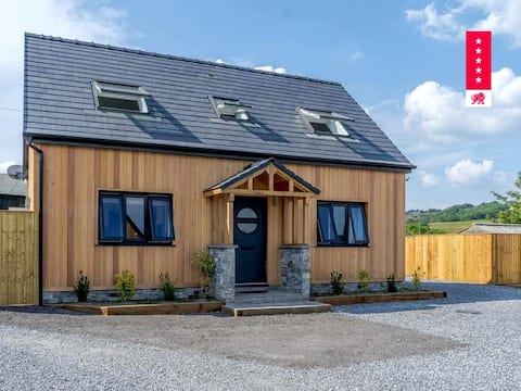 5 Star 3-Bed Cottage & Jacuzzi Hot Tub - Moonlight