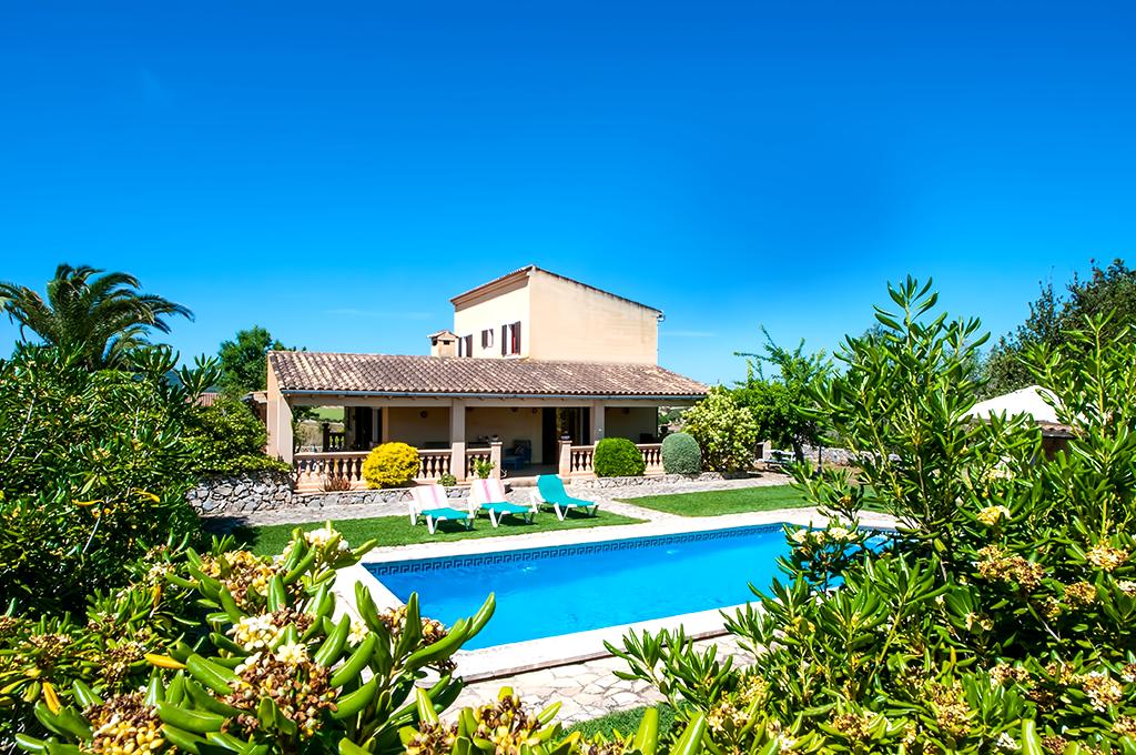 Top Airbnb: Beautiful Finca 5 km from the sea. in Manacor